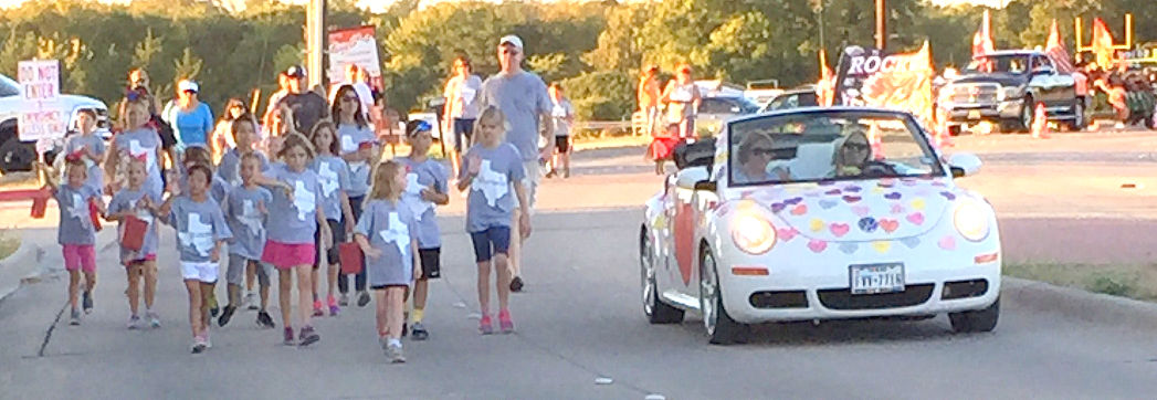 Hartman students walk in Rockwall homecoming parade